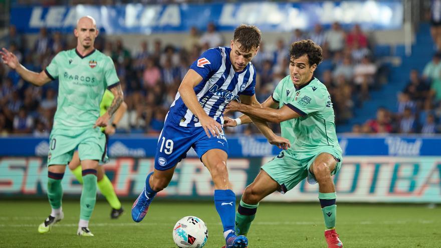Estreno triunfal del Alavés de Pablo Ibáñez
