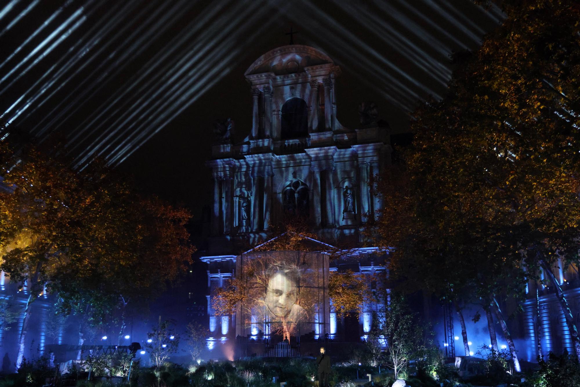 En imágenes: París homenajea a las víctimas de los atentados del 13 de noviembre en su décimo aniversario