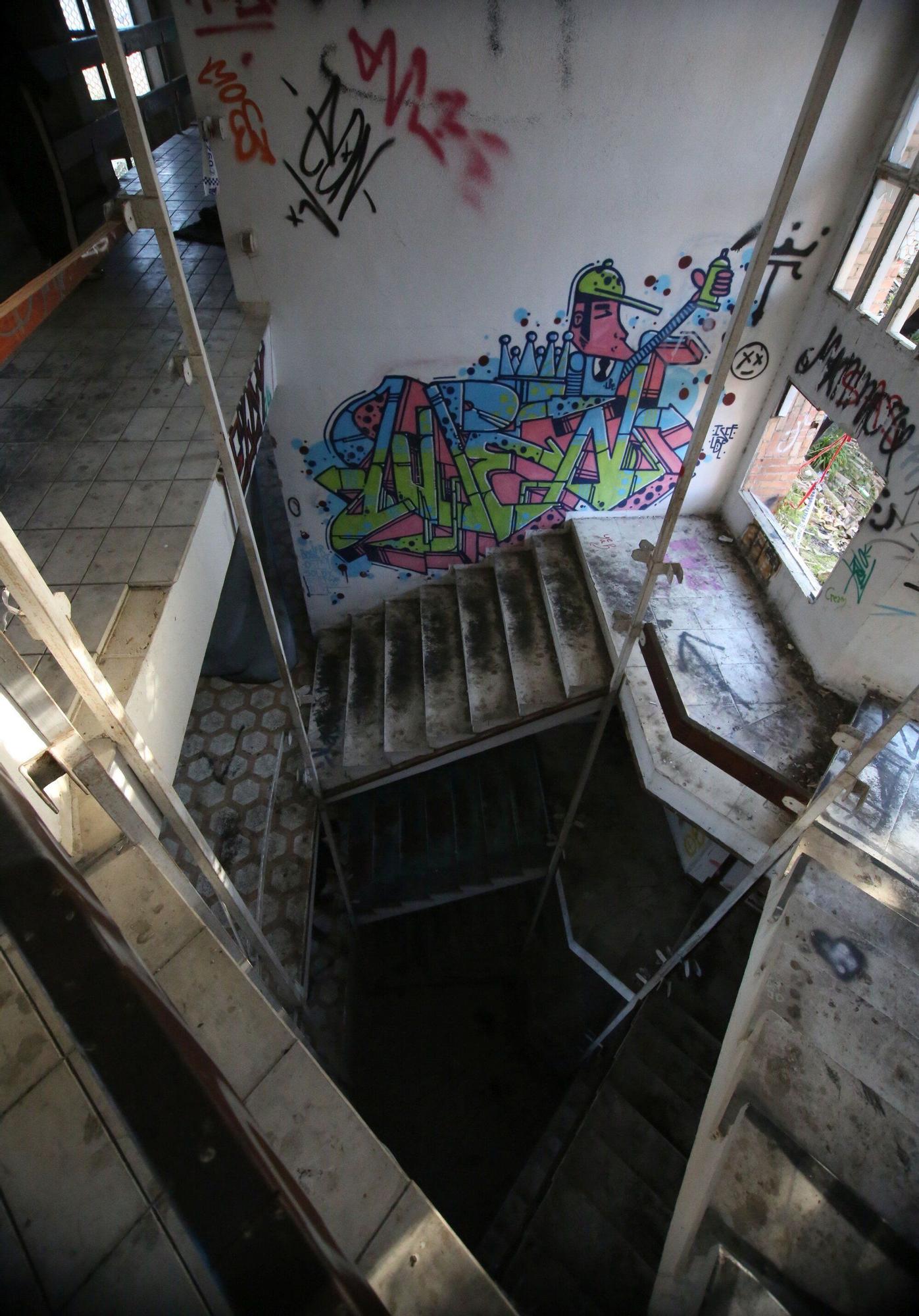 Fotos del antiguo convento de las Agustinas en Aranzadi, en ruinas, donde malviven decenas de personas