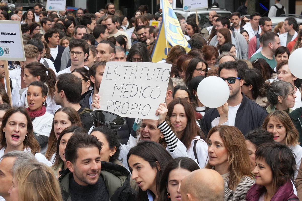 Cientos de médicos piden en Bilbao un estatuto propio que recoja sus particularidades