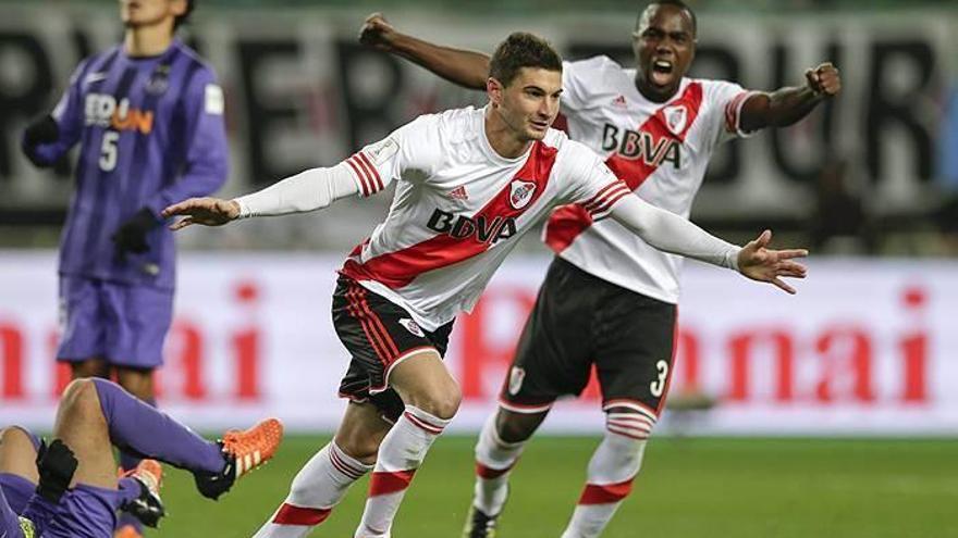 River Plate vence con apuros al Hiroshima y espera al Barça