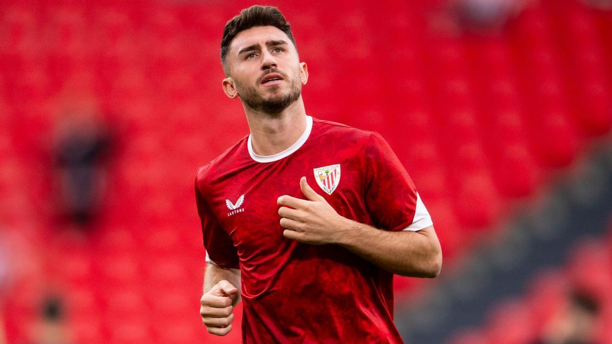 Aymeric Laporte en el calentamiento del partido contra el Qarabag