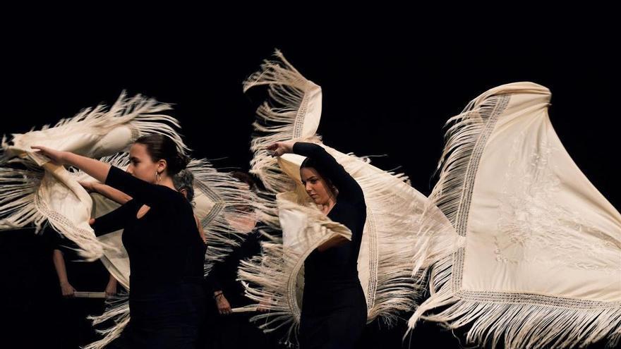 Kuskua lleva ‘Raíces-Sustraiak’ a Amurrio Antzokia