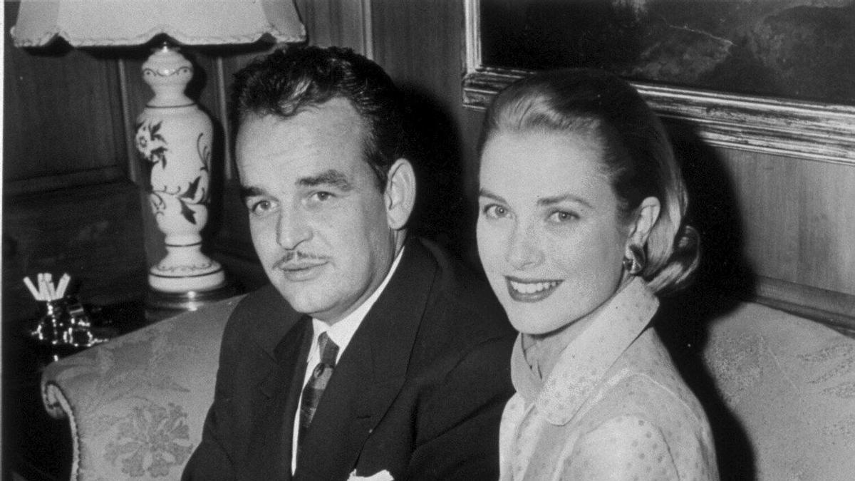 Grace Kelly junto al príncipe Rainiero de Mónaco