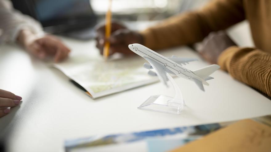 Competencia multa con 2,9 millones a cuatro agencias de viaje por repartirse licitaciones