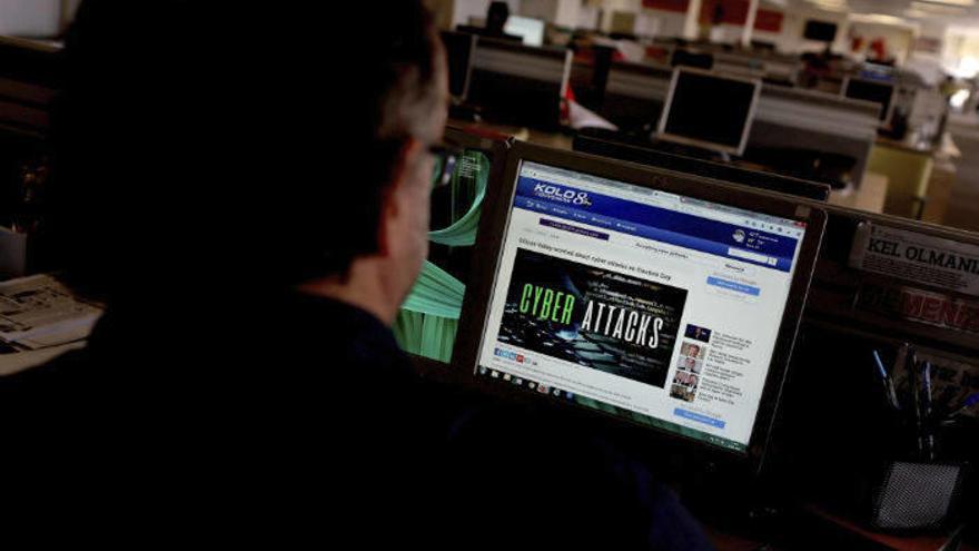 Xabier Mitxelena: “Internet vende armas digitales con impacto nuclear”