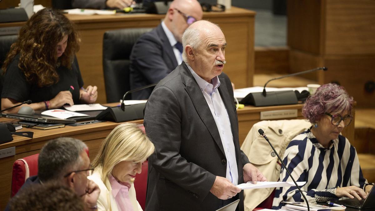 Aierdi, en el Pleno del Parlamento de Navarra.