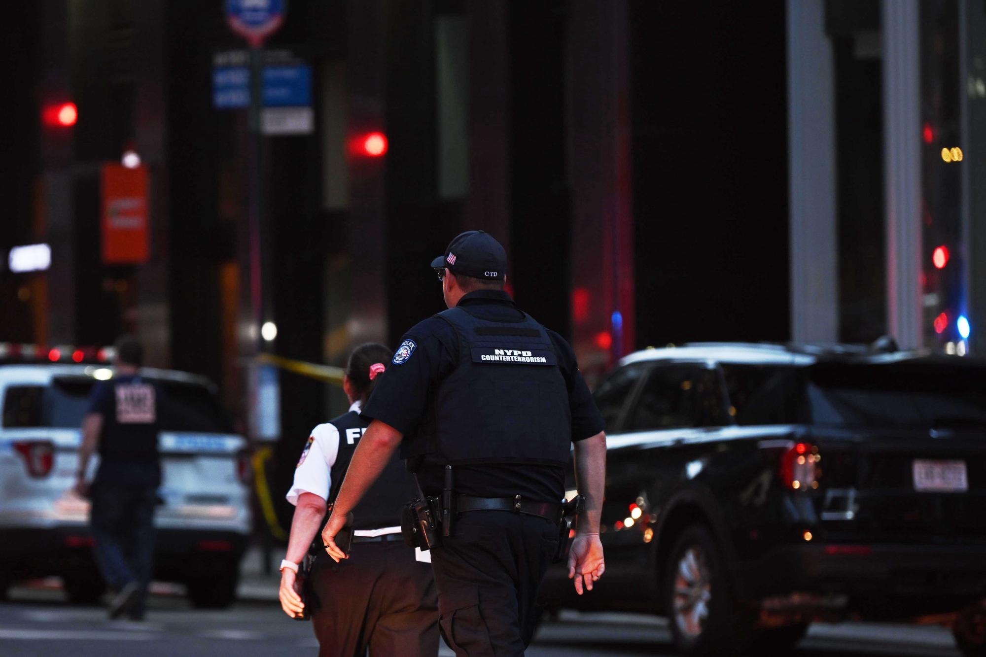 El dispositivo policial desplegado en Nueva York durante la alerta por el tiroteo.