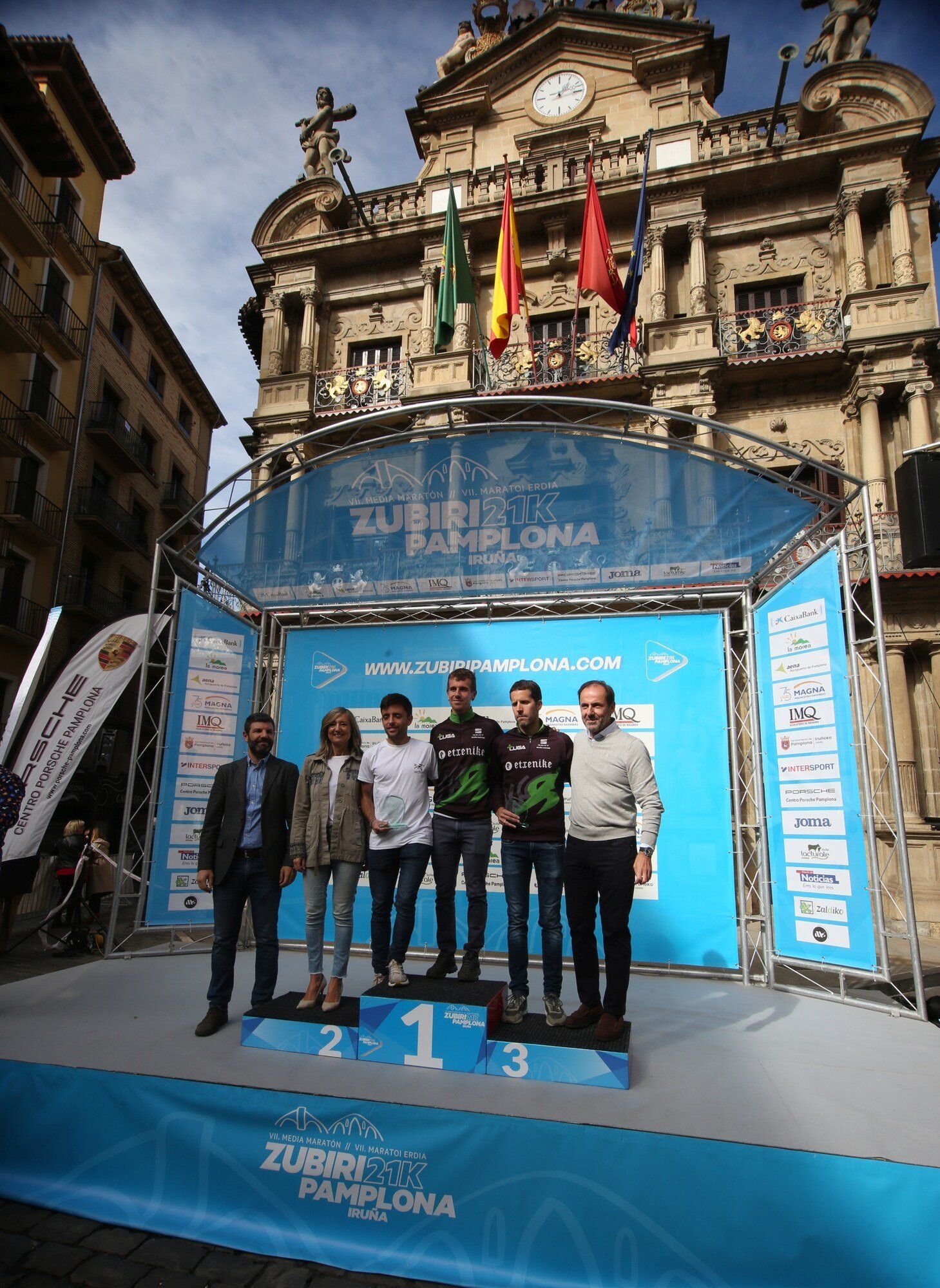 Mejores imágenes del podio de la Zubiri-Pamplona