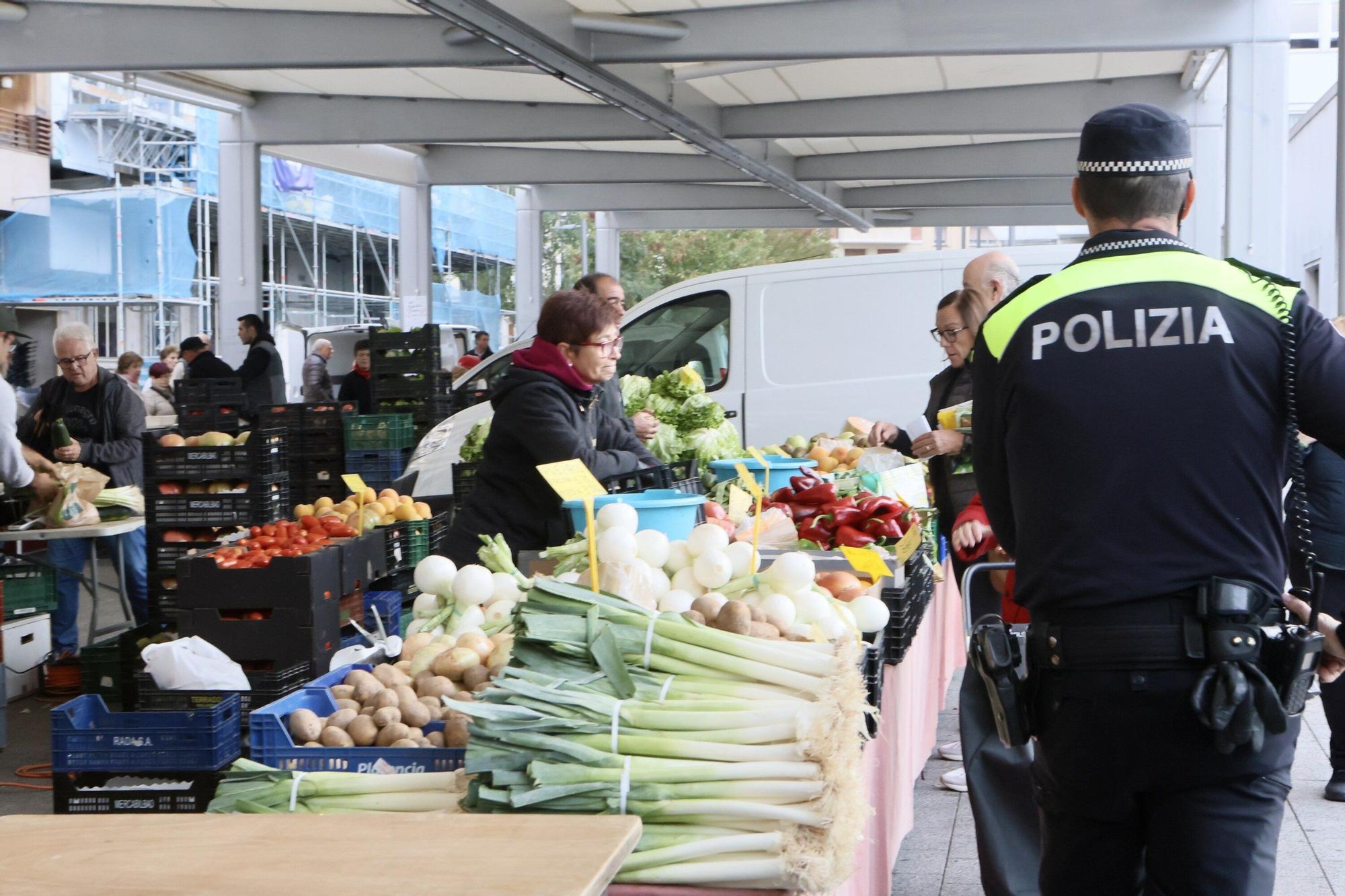 En imágenes: Mayor presencia policial en el mercado de Santa Bárbara