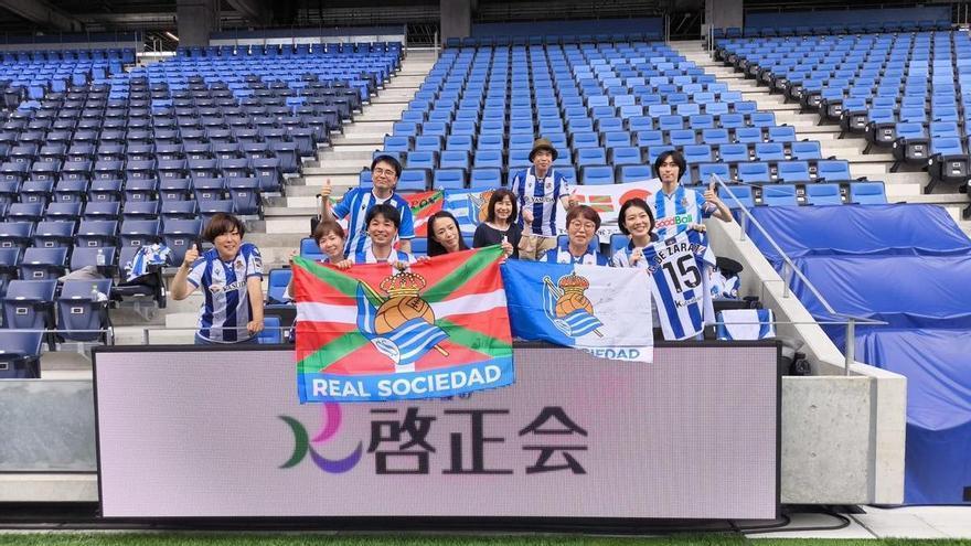 La afición de la Real Sociedad en Japón sorprende cantando (y muy bien) el &#039;Txuri-Urdin&#039;