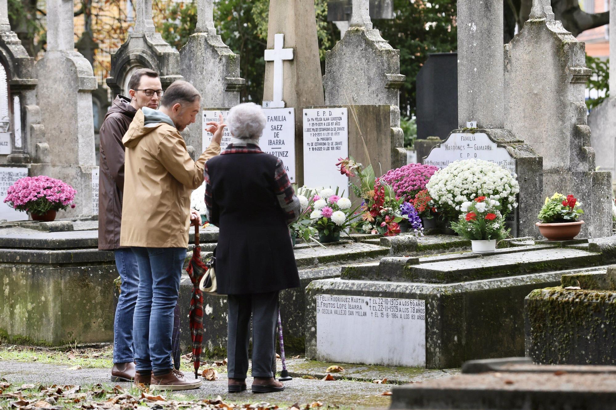 En imágenes: Vitoria muestra sus respetos en el día de Todos los Santos