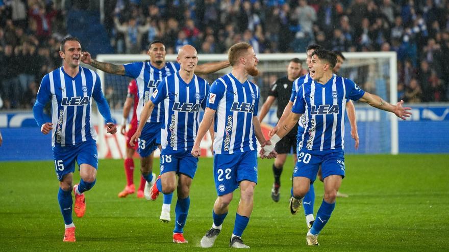 Mendizorroza lleva en volandas al Alavés