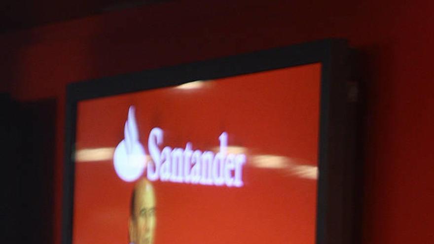 El presidente del Santander, Emilio Botín, en los resultados 2011.