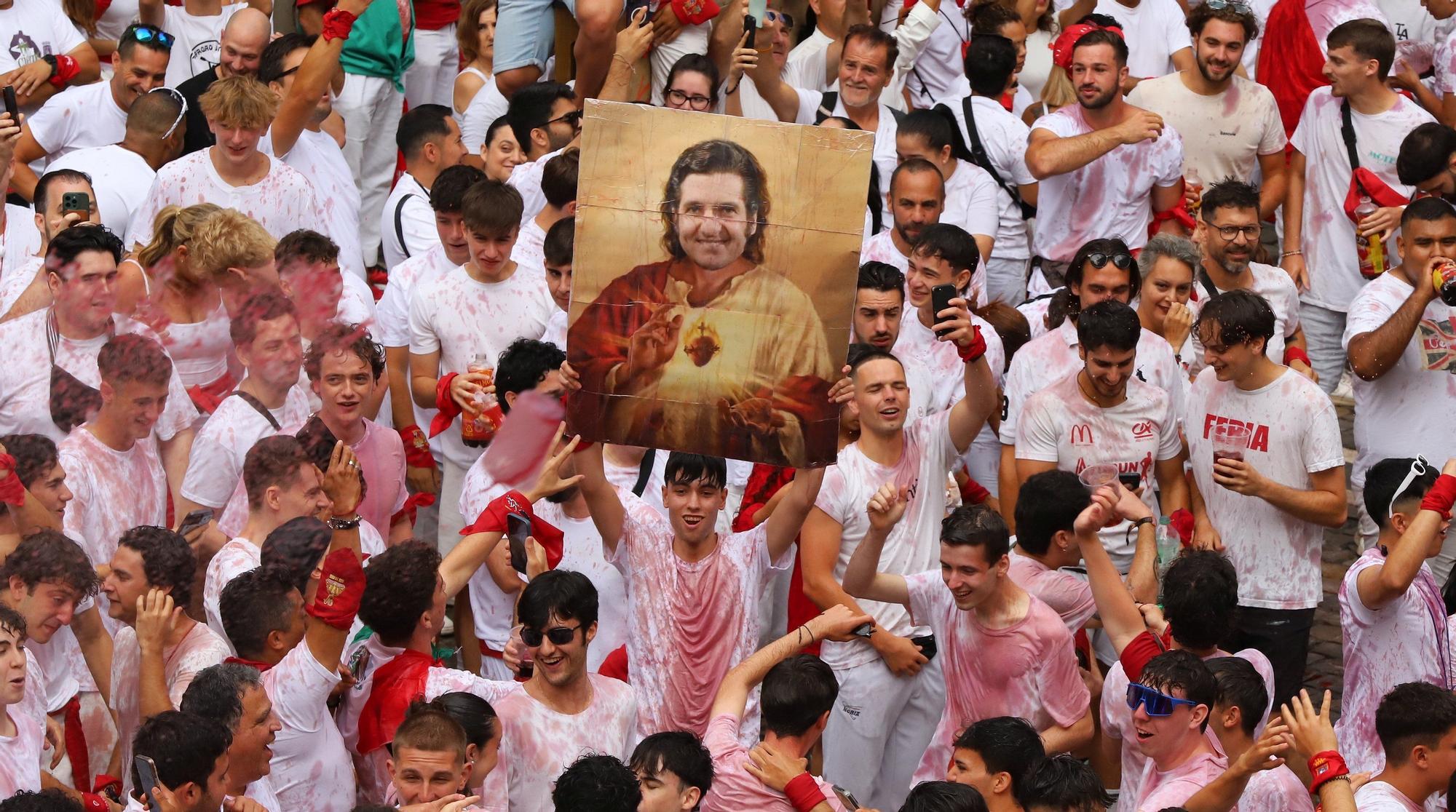 Fotos del  Chupinazo de San Fermín 2025 en Pamplona: ¡La fiesta más internacional se enciende con un grito solidario por Palestina!