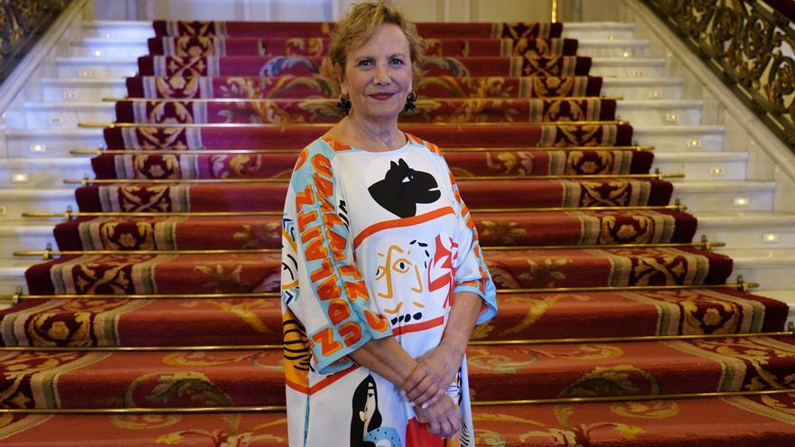 Elena Irureta recoge el premio del  Silver Film Festival en el Arriaga