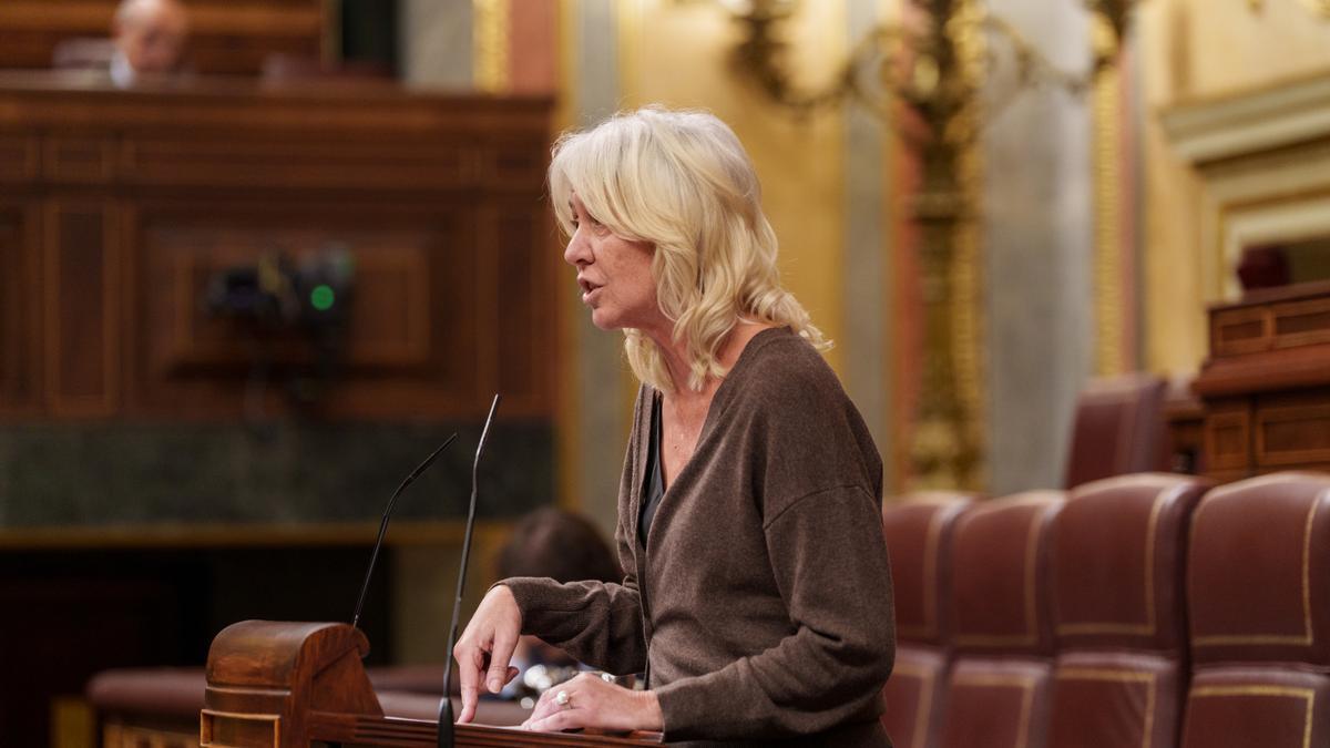La diputada de Junts, Marta Madrenas, interviene durante una sesión plenaria, en el Congreso de los Diputados.