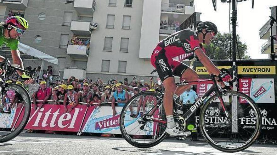 Peraud se deja la piel camino de rodez