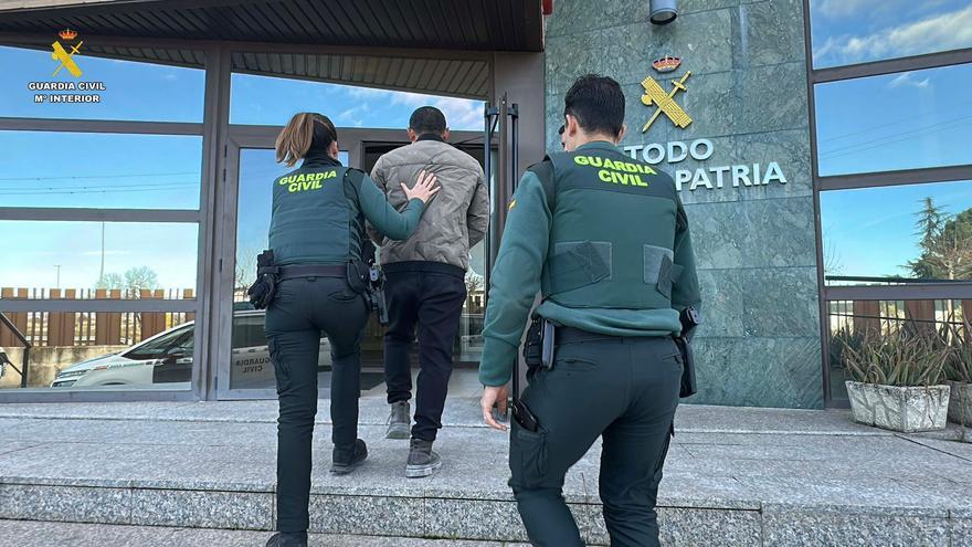 Fotos del operativo que ha liberado a seis personas en condiciones de explotación laboral en Calahorra