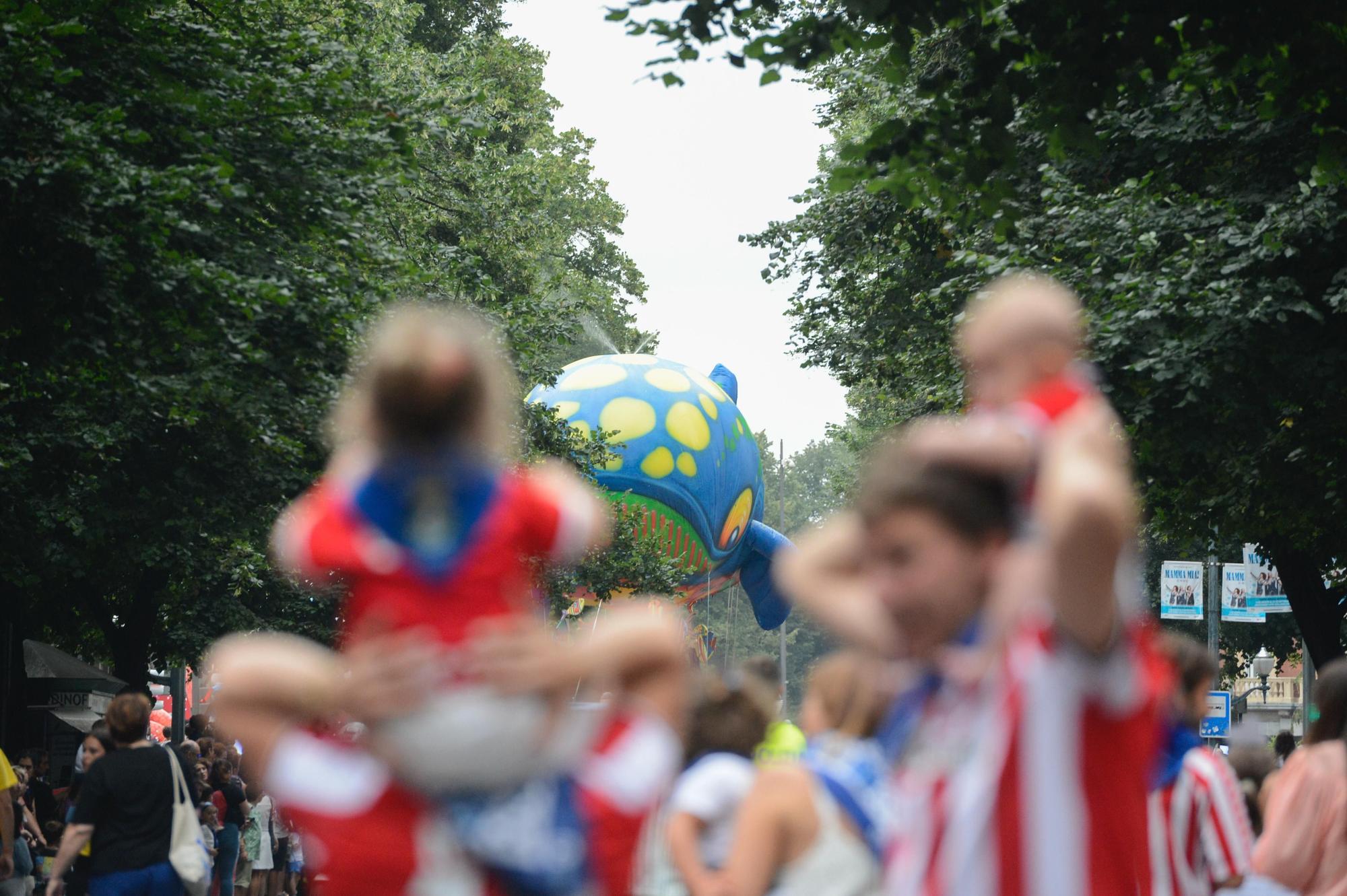 En imágenes: Bali y su séquito recorren Bilbao ante la mirada de miles de personas