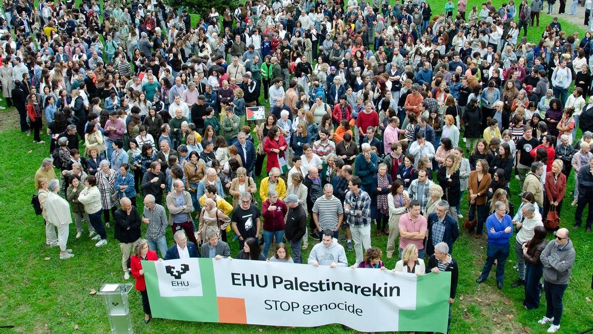 El paro institucional de la EHU en solidaridad con Palestina en el campus de Leioa.