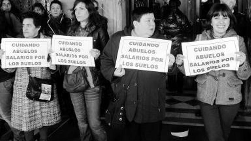 Las empleadas de ayuda domiciliaria, satisfechas por el seguimiento del paro