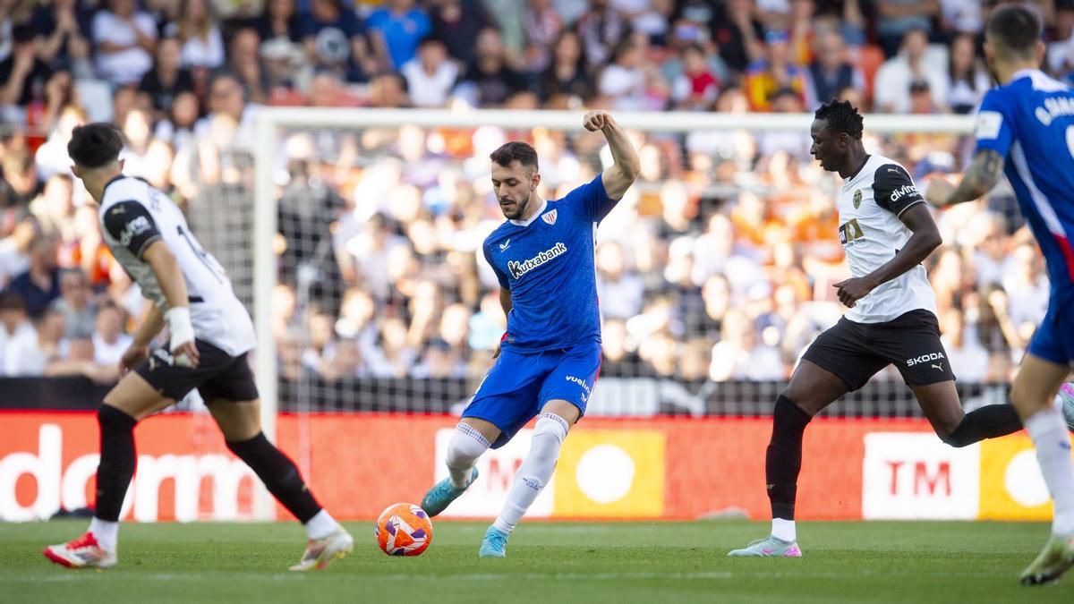 Aitor Paredes, en un lance del partido ante el Valencia.