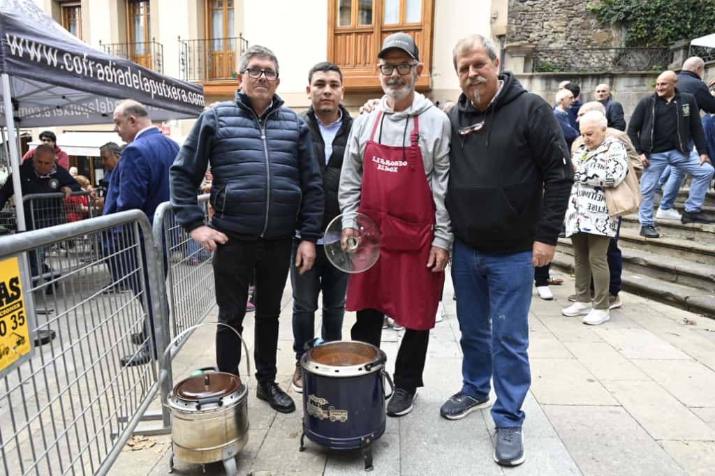 Las putxeras humean en Balmaseda en homenaje al tren de La Robla