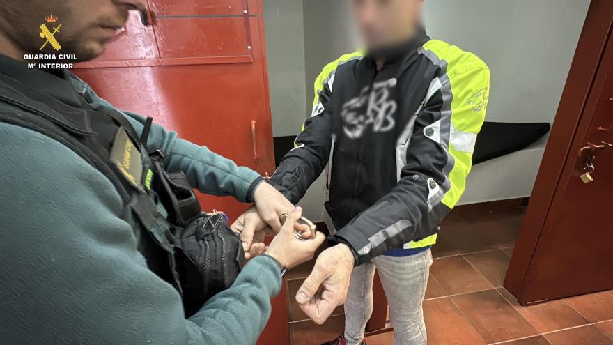 Detenido un hombre sobre el que pesaban dos órdenes de ingreso en prisión en Vitoria