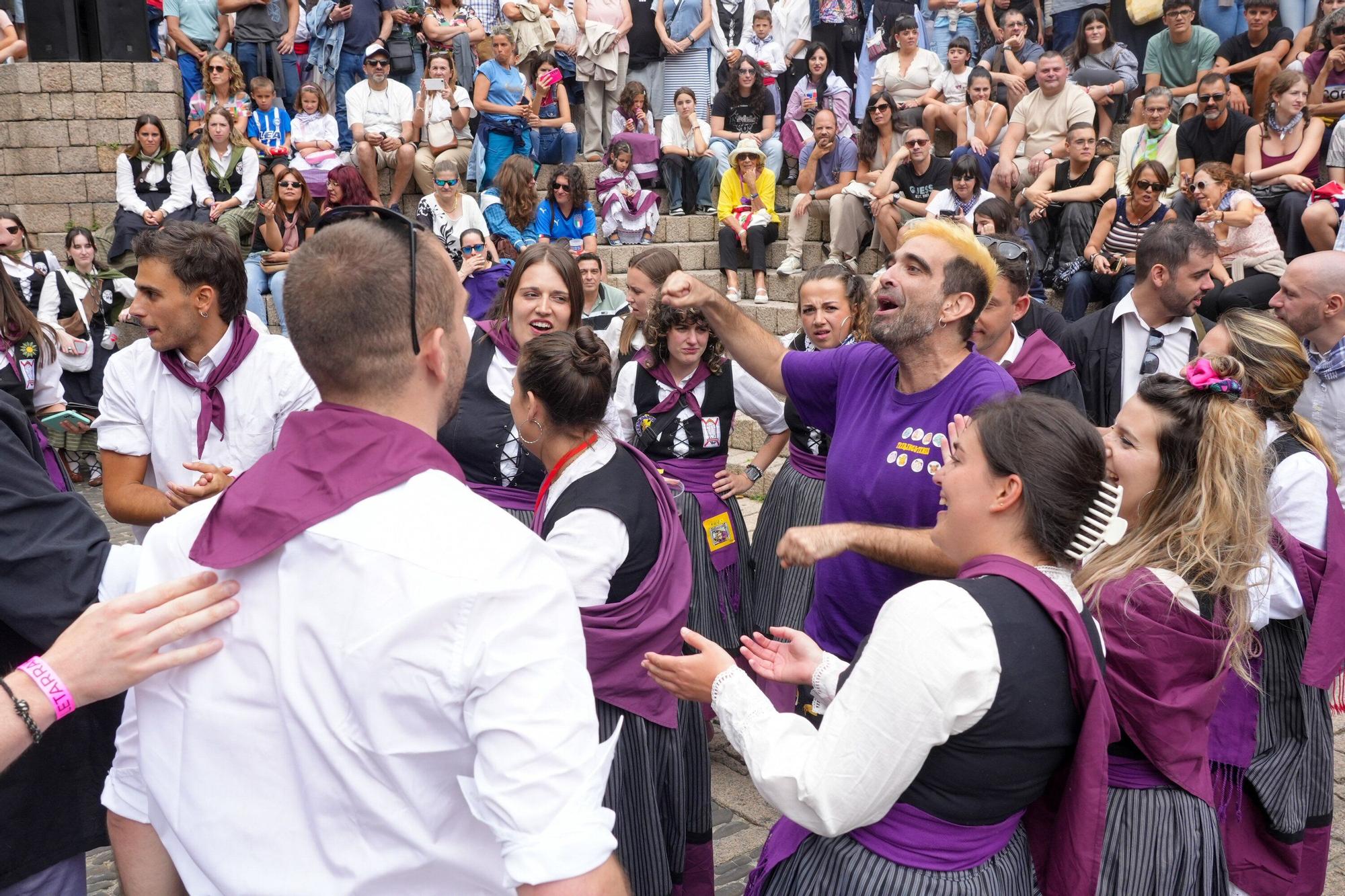 En imágenes: Blusas y neskas triunfan en los herri kirolak