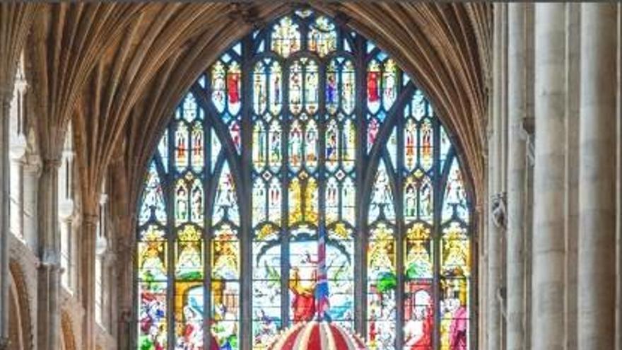 Una catedral inglesa instala un tobogán en su interior para atraer visitantes