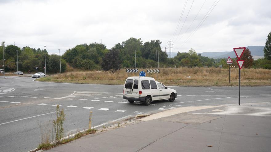 El asfaltado de la rotonda de Las Arenas generará afecciones al tráfico y a TUVISA a finales de agosto