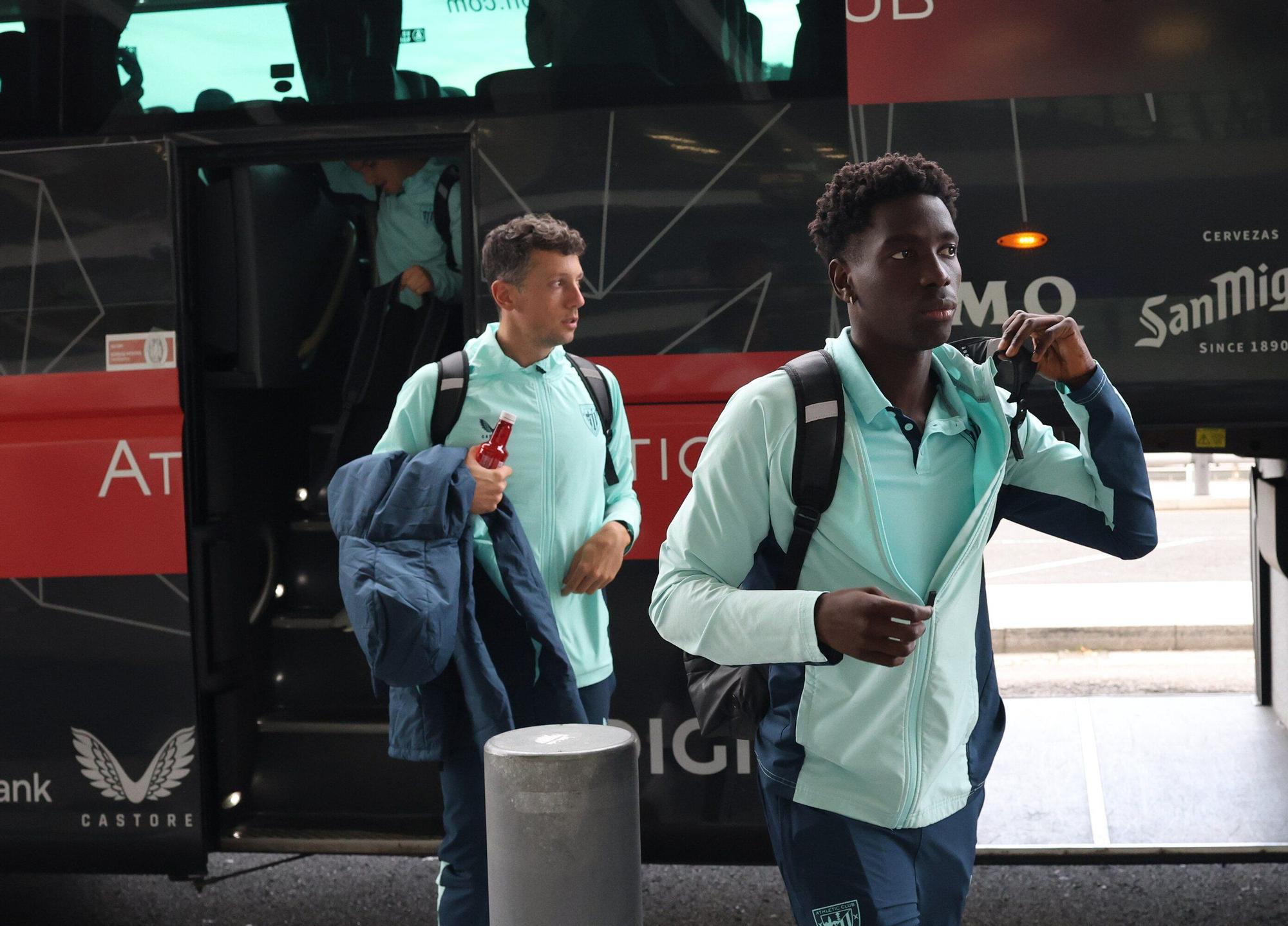 En imágenes: el Athletic pone rumbo a Newcastle