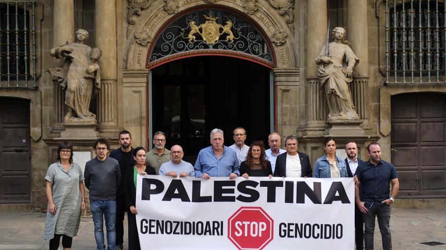 EH Bildu, PSN, Geroa Bai y Contigo se concentran en Pamplona contra el &quot;genocidio en Palestina&quot;