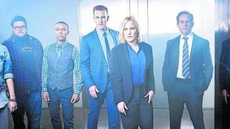 James Van Der Beek, Patricia Arquette y Peter MacNicol, junto al resto del equipo del nuevo CSI. Fotos: CBS