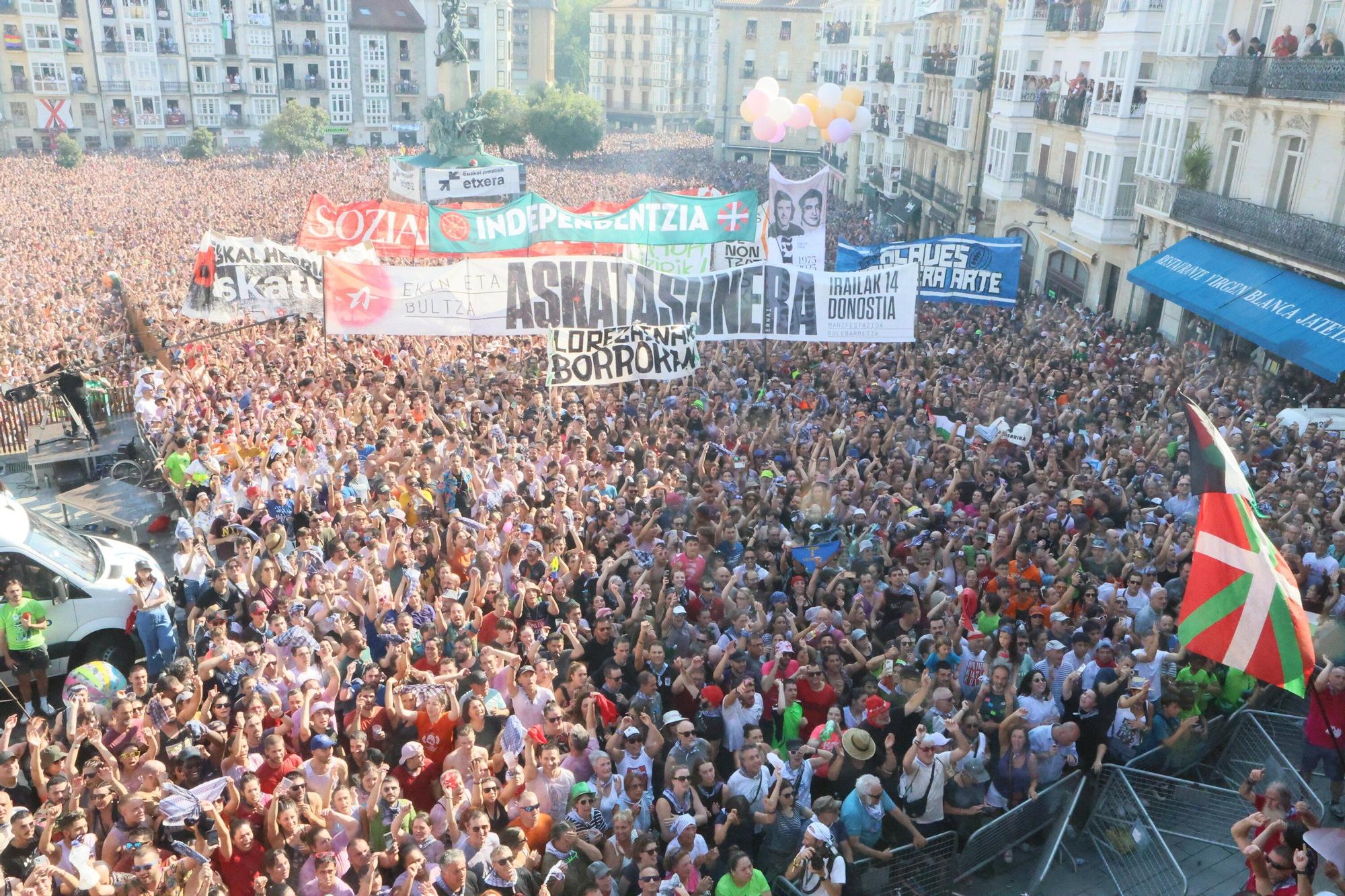 En imágenes: Así ha sido la bajada de Celedón en 2025