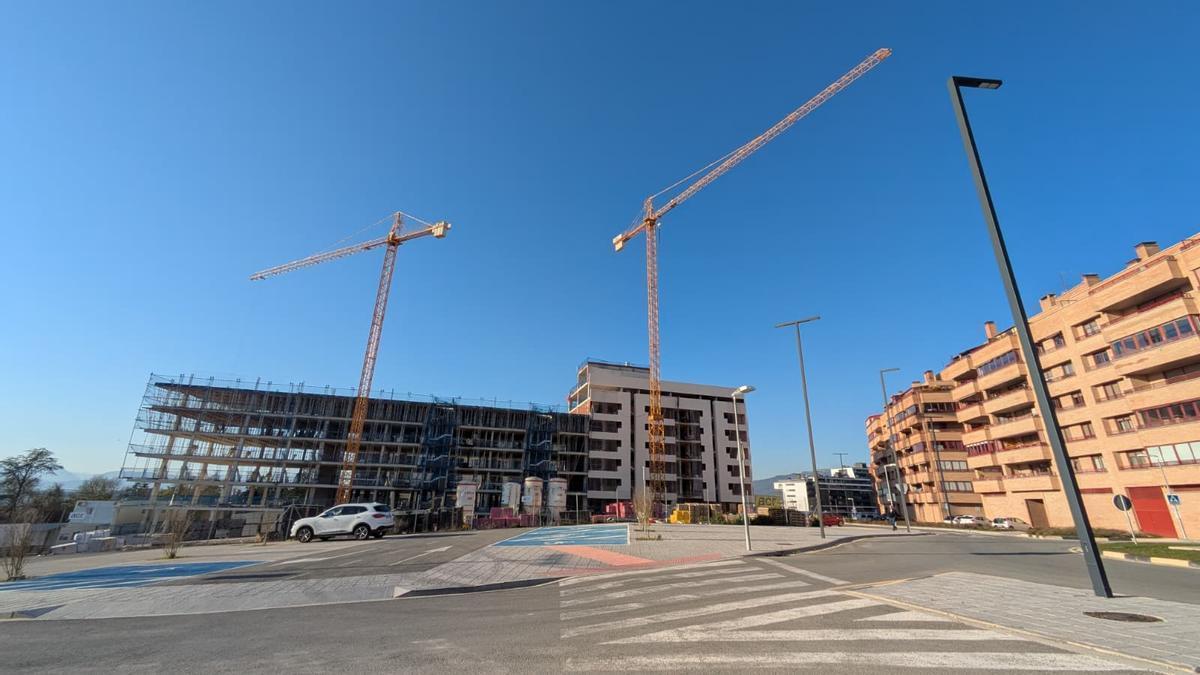 Viviendas en construcción en Barañáin.