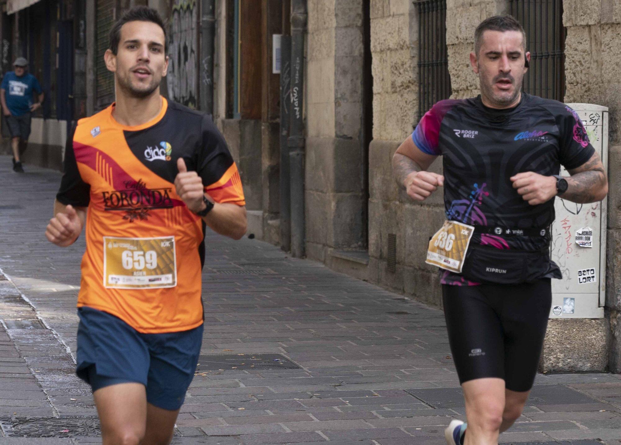 En imágenes: Un millar de corredores atraviesan la almendra