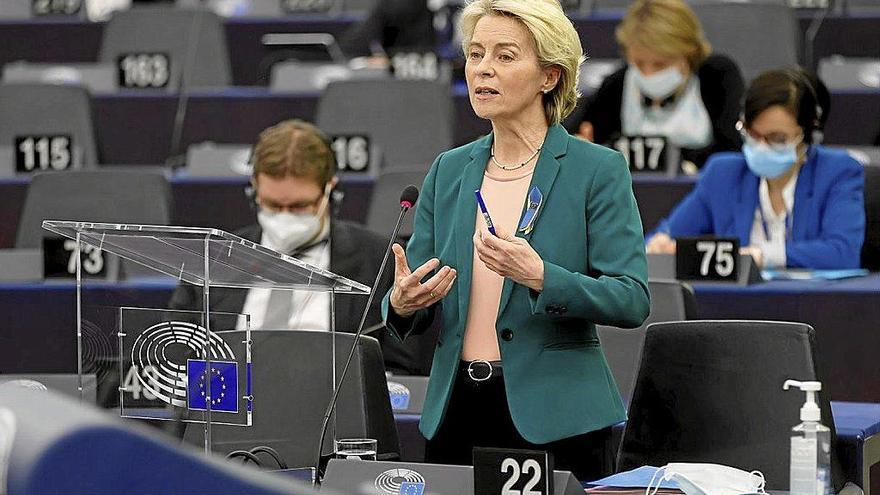 Bruselas propone la prohibición  de importar carbón desde Rusia