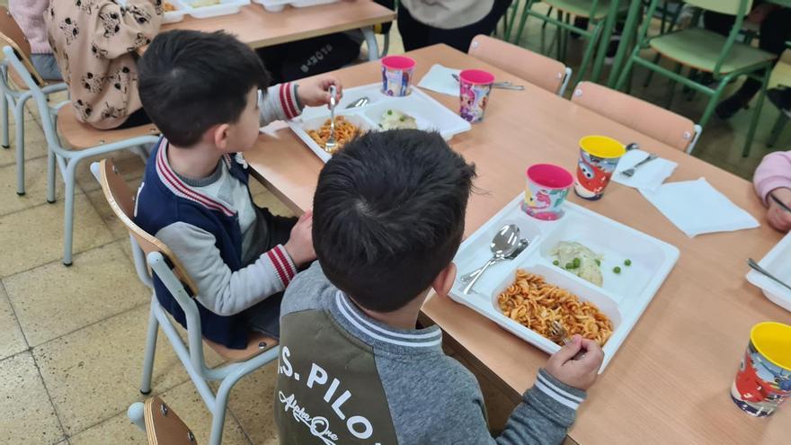 ¿Hay que obligar a los niños a comer? Esto aconseja el pediatra Carlos González
