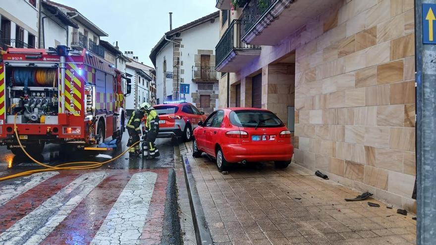 Herido tras salirse de la vía y chocar contra un edificio en Lakuntza