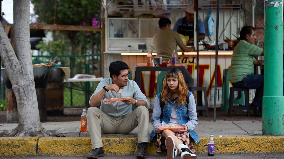 Imagen de la serie ‘Cometierra’, con los actores Harold Torres y Lilith Curiel, protagonista principal