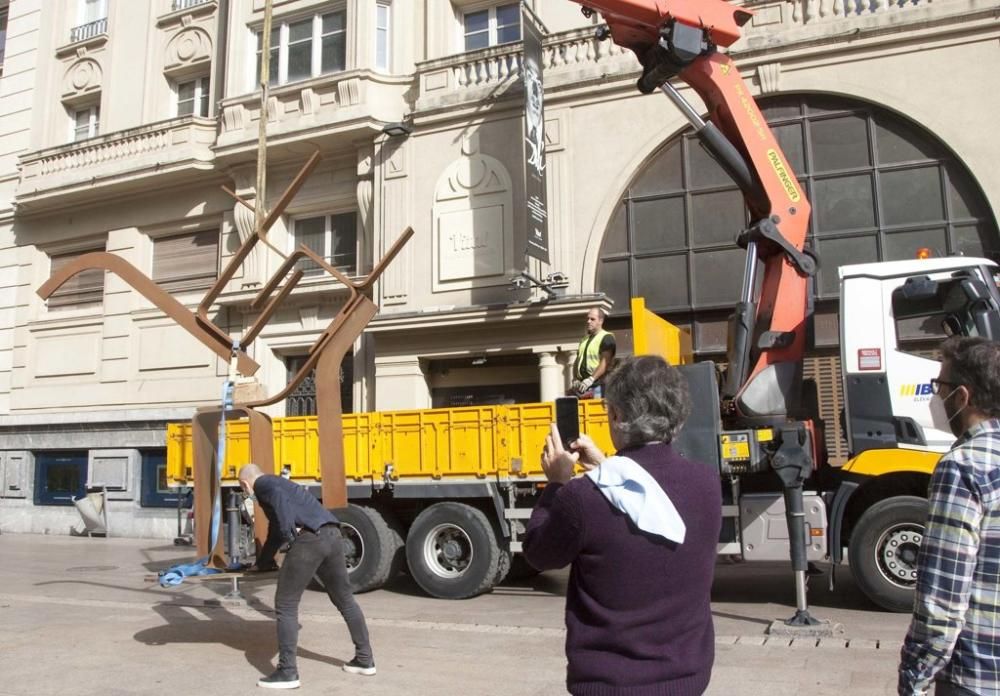 Montaje escultura Basterretxea