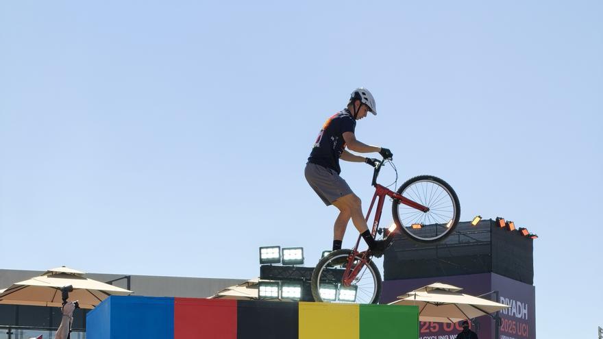 El navarro Mikel Azcona Ruiz se clasifica a la final del viernes en el Campeonato del Mundo de Trailbici en Arabia Saudí