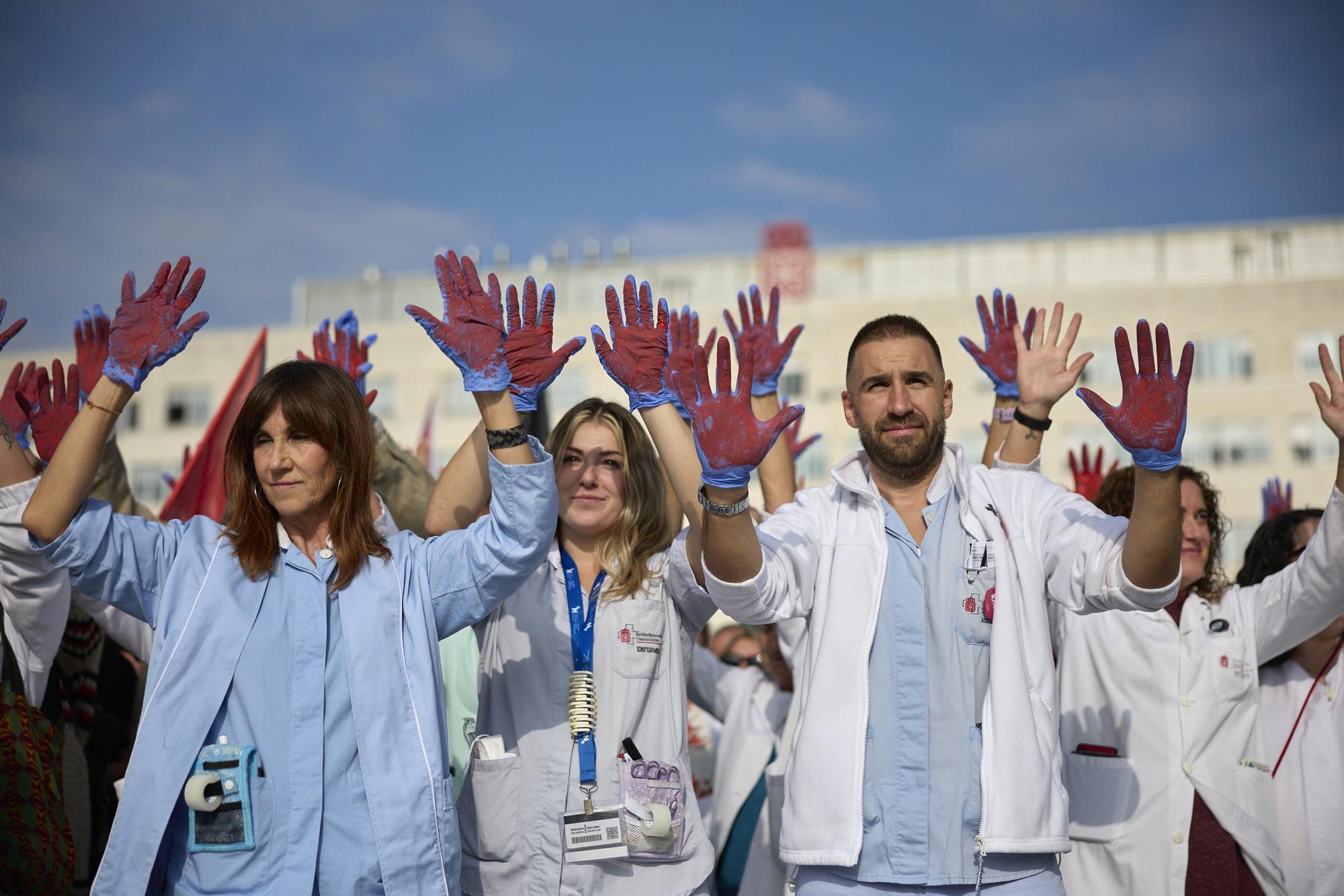 Concentración en el Complejo Hospitalario de Navarra en solidaridad con Palestina