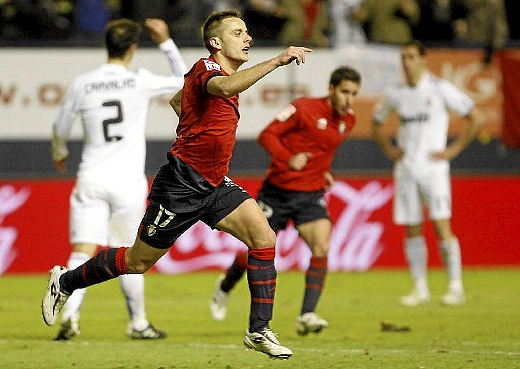 Javier Camuñas celebra el único gol del partido. 