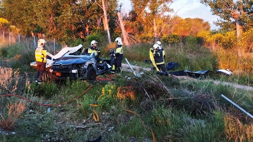 Un joven de 28 años, trasladado al Hospital de Tudela tras salirse de la vía con su coche en la AP-15 en Castejón