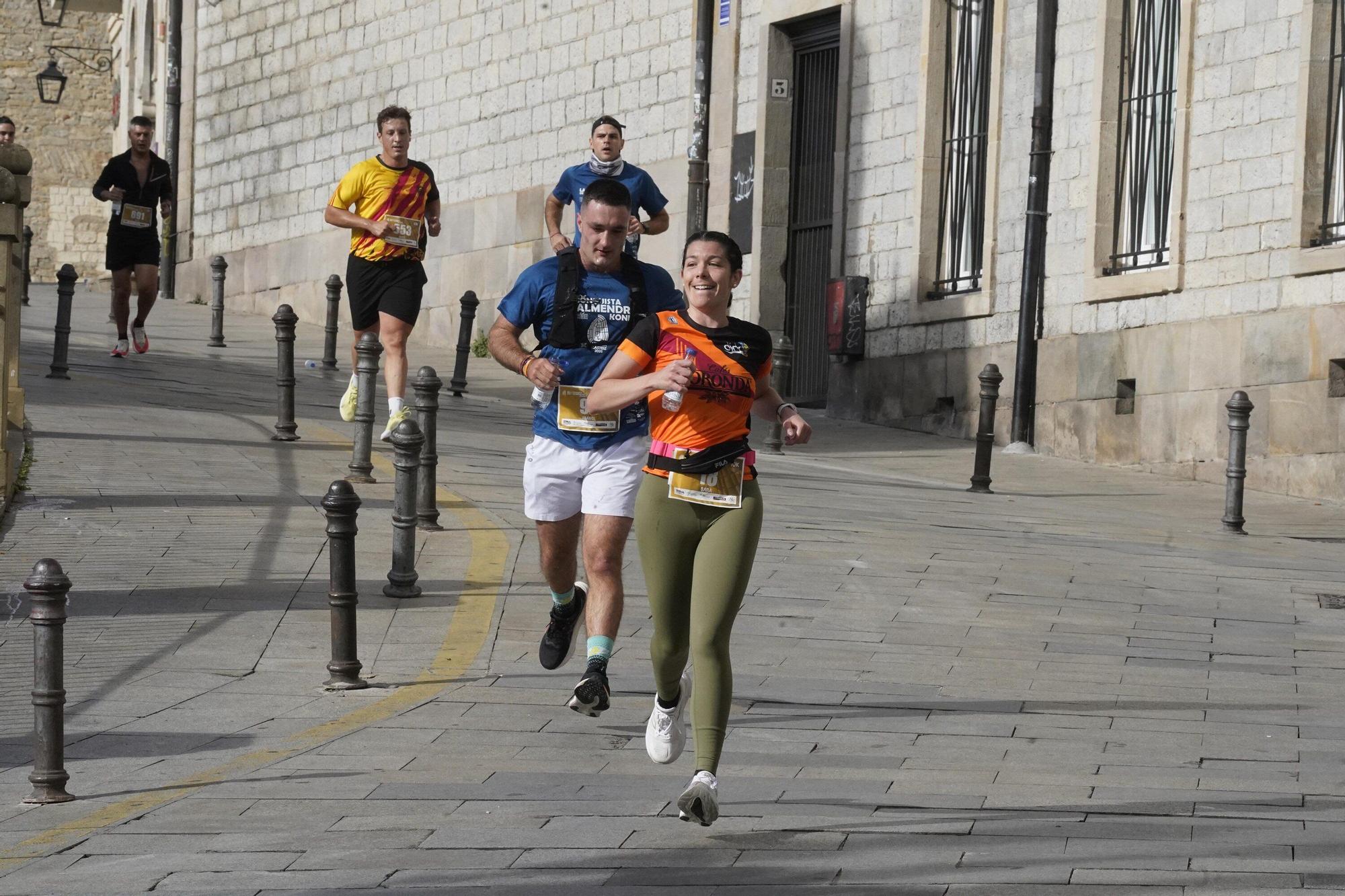 En imágenes: Miles de personas conquistan la Almendra de Gasteiz