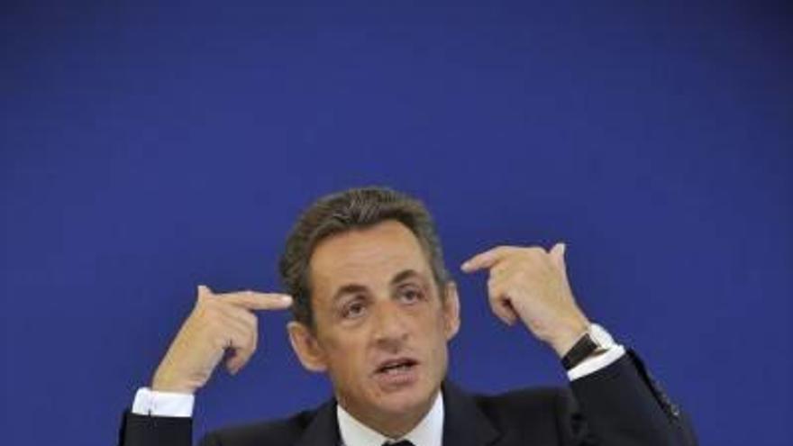 El presidente francés Nicolas Sarkozy pronuncia un discurso durante su visita al hospital Brie-Comte-Robert