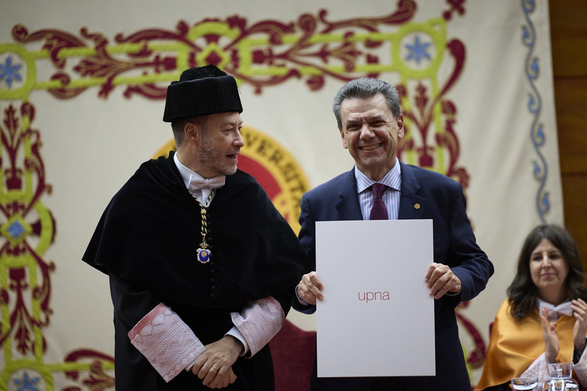 Fotos del homenaje de la UPNA a las personas que llevan 25 años trabajando en la Universidad